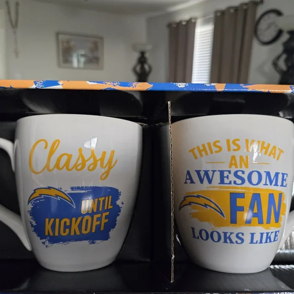 Classy Fan Mug Set - White and Blue - Picture 2 of 4